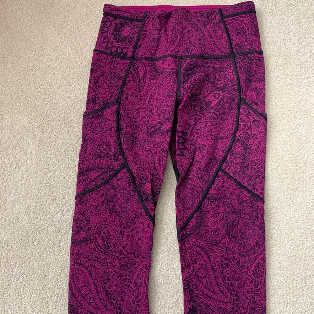 Pink and black lululemon leggings size 6 - Picture 2 of 6